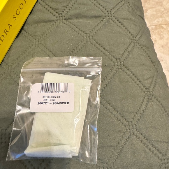 Kendra Scott necklace - Picture 5 of 9